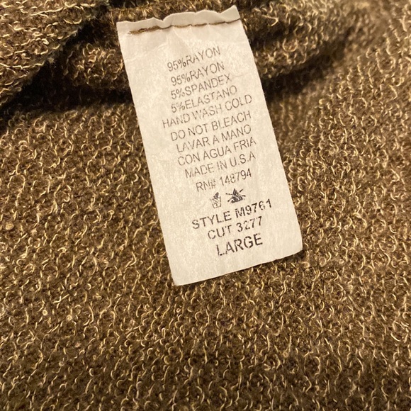CY brand sweater size Large. Color Olive - Picture 3 of 4
